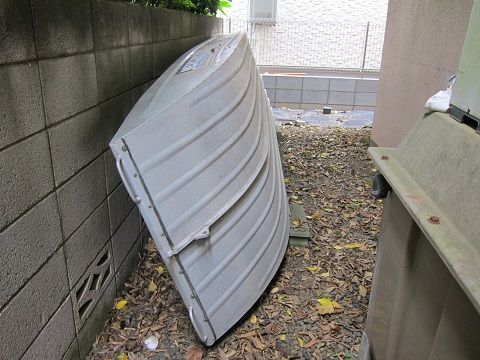 アルミボート使用5回程度で数年放置汚れていますが使用傷はありそうですが
穴はありません アルミボート使用5回程度で数年放置汚れていますが使用傷はありそう