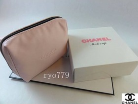シャネルのピンクで可愛いノベルティーポーチを買えるのはこちら!