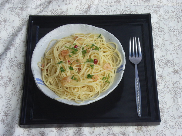 1280px-Spaghetti_aglio_olio_e_peperoncino_by_matsuyuki