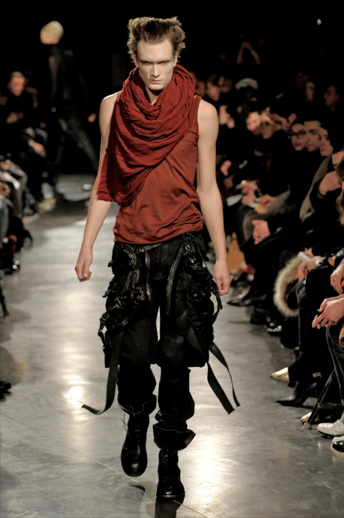 【ユリウスJULIUS ハードダメージガスマスクデニムパンツ　サイズ2】 ユリウスJULIUS ハードダメージガスマスクデニムパンツ サイズ2】