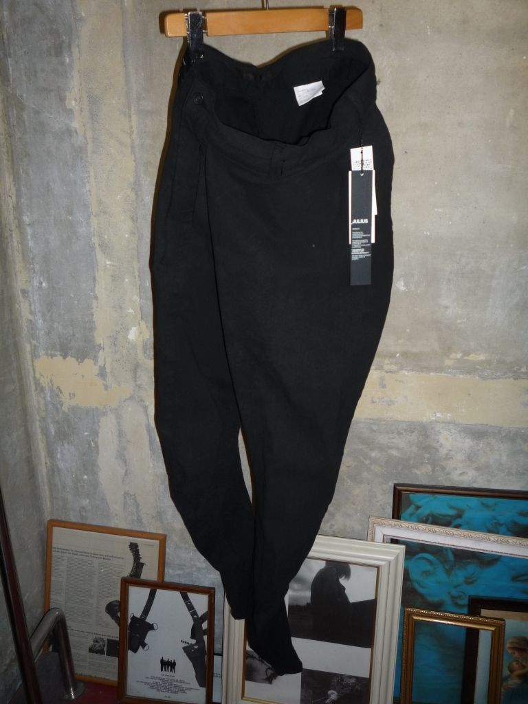 julius フォールディング・インディレクトパンツ size2