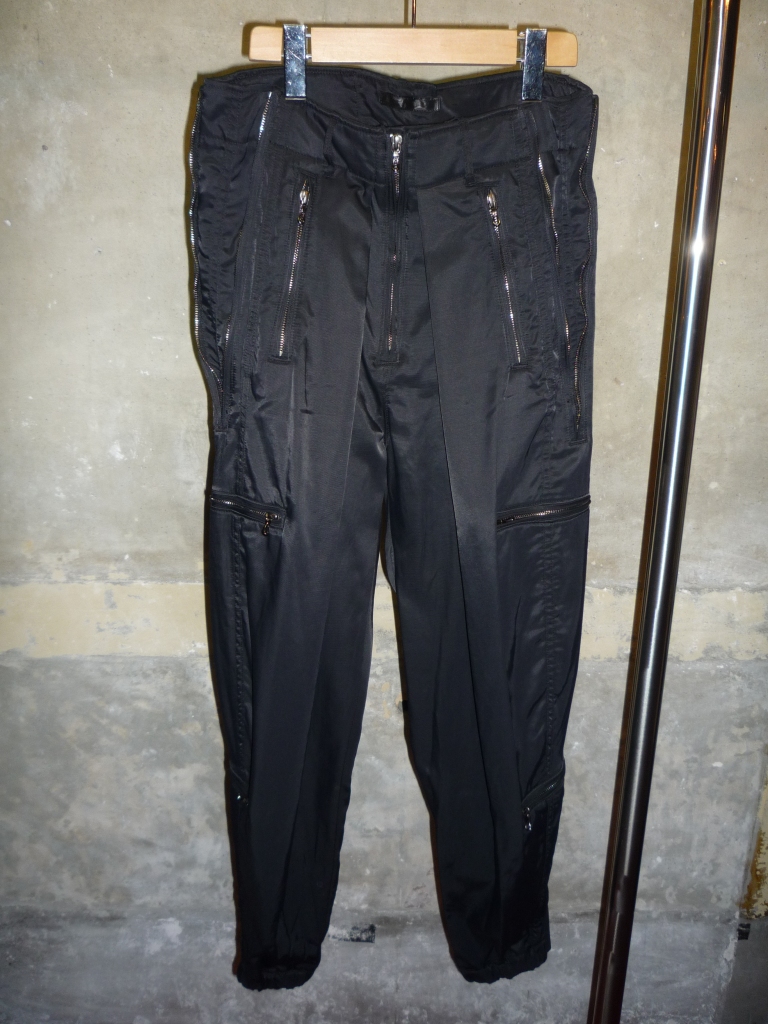 julius【レーヨンコットンツイル・フライトパンツ】 : NOSE GLASS 入荷