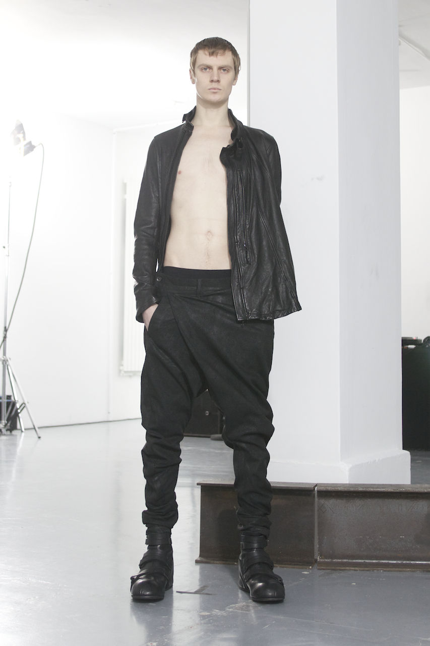 julius フォールディング・インディレクトパンツ size2