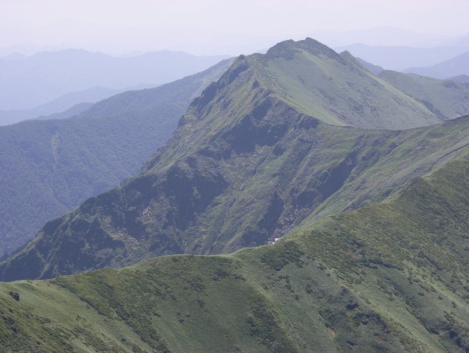 万太郎山