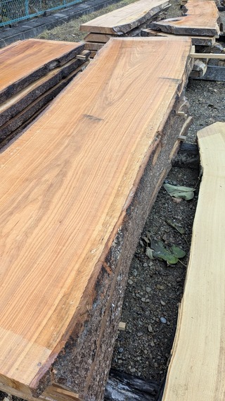 PXL_20251204_235544828