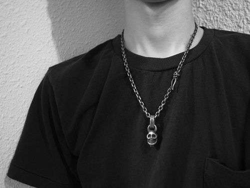 GOLD KID / SKULL NECKLACE.1 : CHARCOAL*GREEN Furniture BLOG NEWS