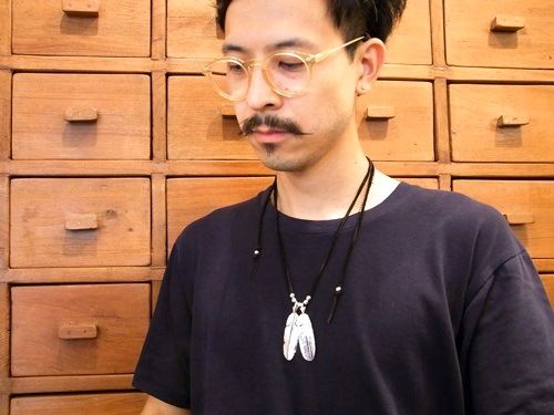 SYMPATHY OF SOUL / 2 Arrow Feather Necklace : CHARCOAL*GREEN