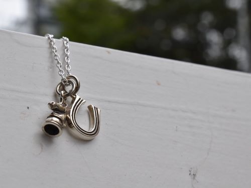 シンパシーオブソウル 10k ホースシューペンダントガルニ