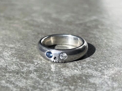 FUNNY SKULL RING/L BLUE&CLEAR STONE ／ Vantique : CHARCOAL*GREEN