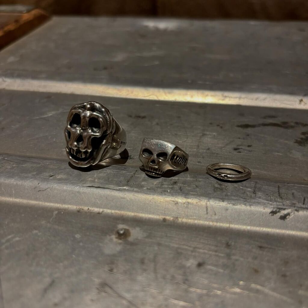 The Style Is Everything,DALI SKULL RING : CHARCOAL*GREEN BLOG NEWS