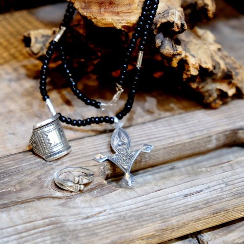 トゥアレグ 赤瑪瑙黒檀トライバルヴィンテージネックレス トゥアレグ 赤瑪瑙黒檀トライバルヴィンテージネックレス トゥアレグ族