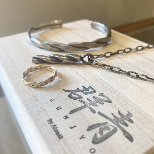 群青 / TWIST BRACELET＆NECKLACE＆RING : CHARCOAL*GREEN BLOG NEWS