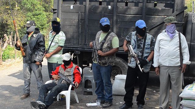 メキシコ麻薬カルテルのシノギは 石油強奪 誘拐 殺人 軍隊顔負けの組織力で 悪逆非道の限りを尽くす 地 球 情 報 局