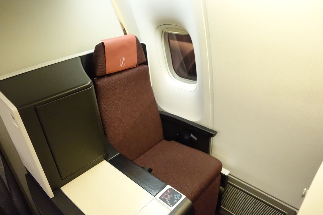 SKYSUITEⅡと機窓から見た大阪の夜景 : UZの小部屋