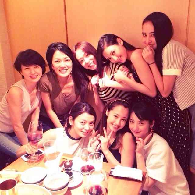 菜々緒 ファースト クラス 沢尻 佐々木らと集合写真 たちばなし速報