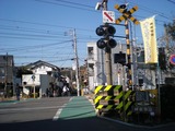達や 鎌倉駅ホーム北の踏切