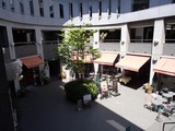 秋本 I−ZA鎌倉 中庭