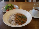 ビスキュイ レンズ豆とほうれん草のカレー