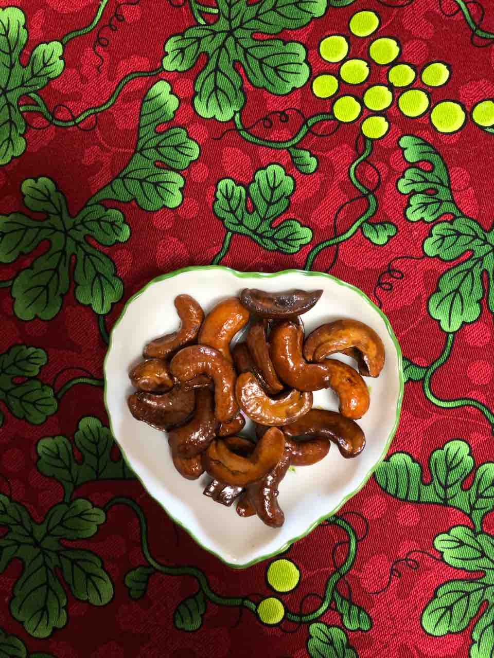 黒光り カシューナッツ ワハハ本舗シェフ米山の おいしい生活 黒光り カシューナッツ ワハハ本舗シェフ米山の おいしい生活