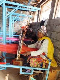 まき運び女性ショール