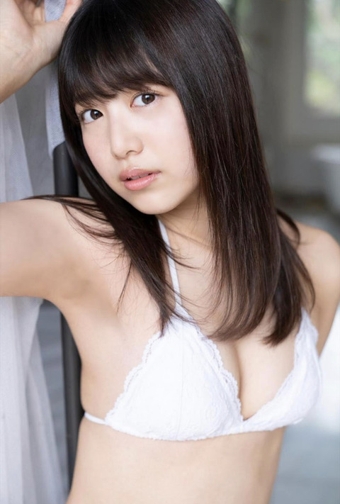 吉田莉桜　グラビア　画像　水着