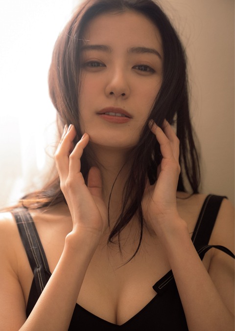 高田里穂 グラビア 水着 画像 ビキニ_8696