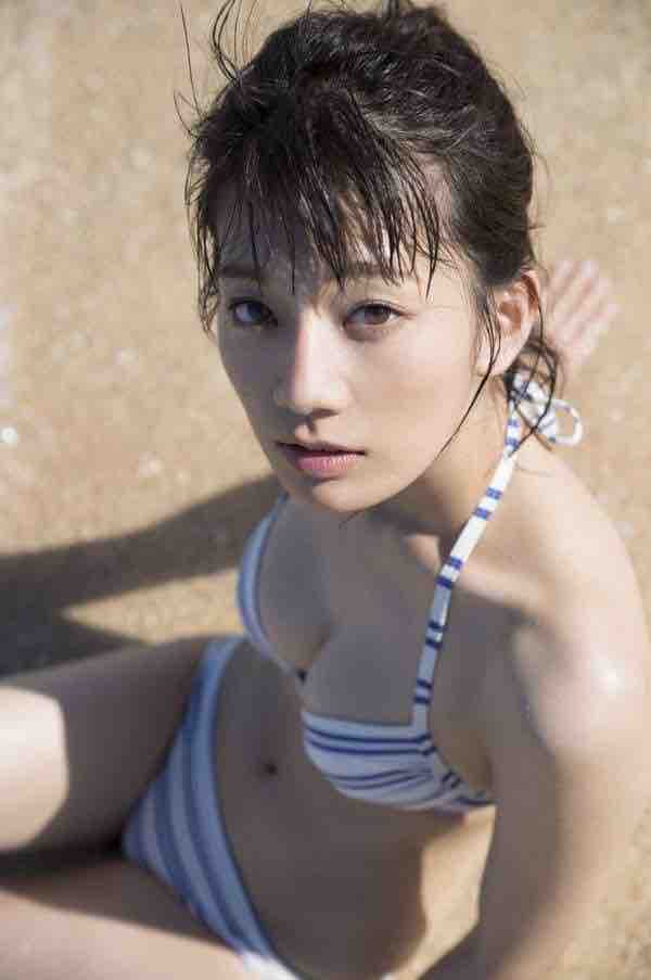 チェキ撮れるアイドルの写真たち 【水着】アコムのCMで話題!佐藤美希さんのグラビア画像25選 コメント