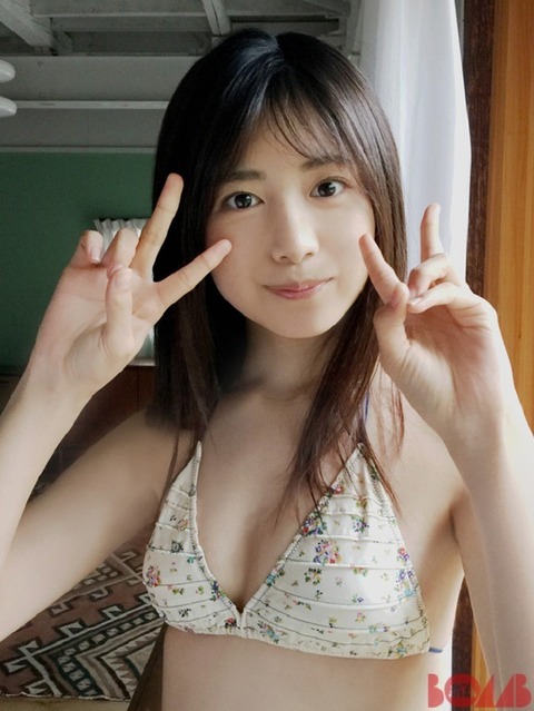 吉田莉桜　グラビア　画像　水着