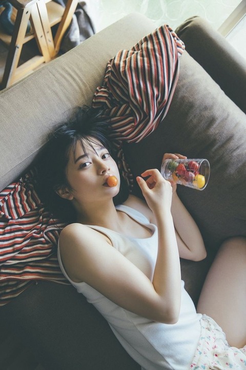 水着　桜田ひより　画像