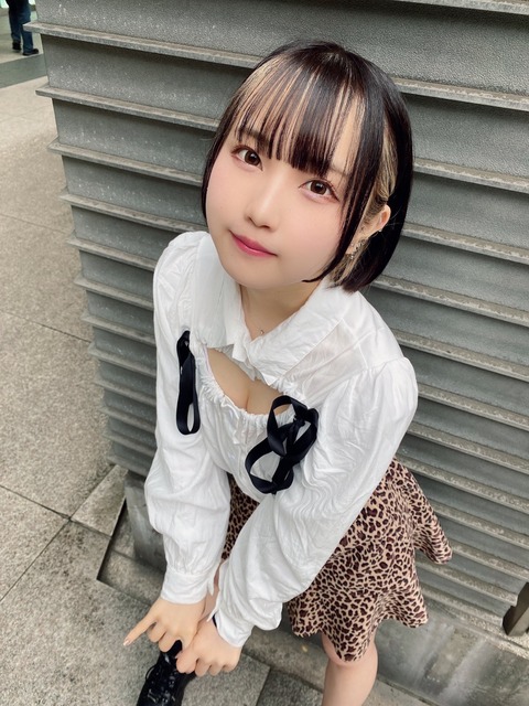 ゆうり SOL 画像 谷間 太腿_4475