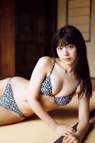 吉田莉桜　グラビア　画像　水着