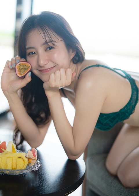 高田里穂 グラビア 水着 画像 ビキニ_8688
