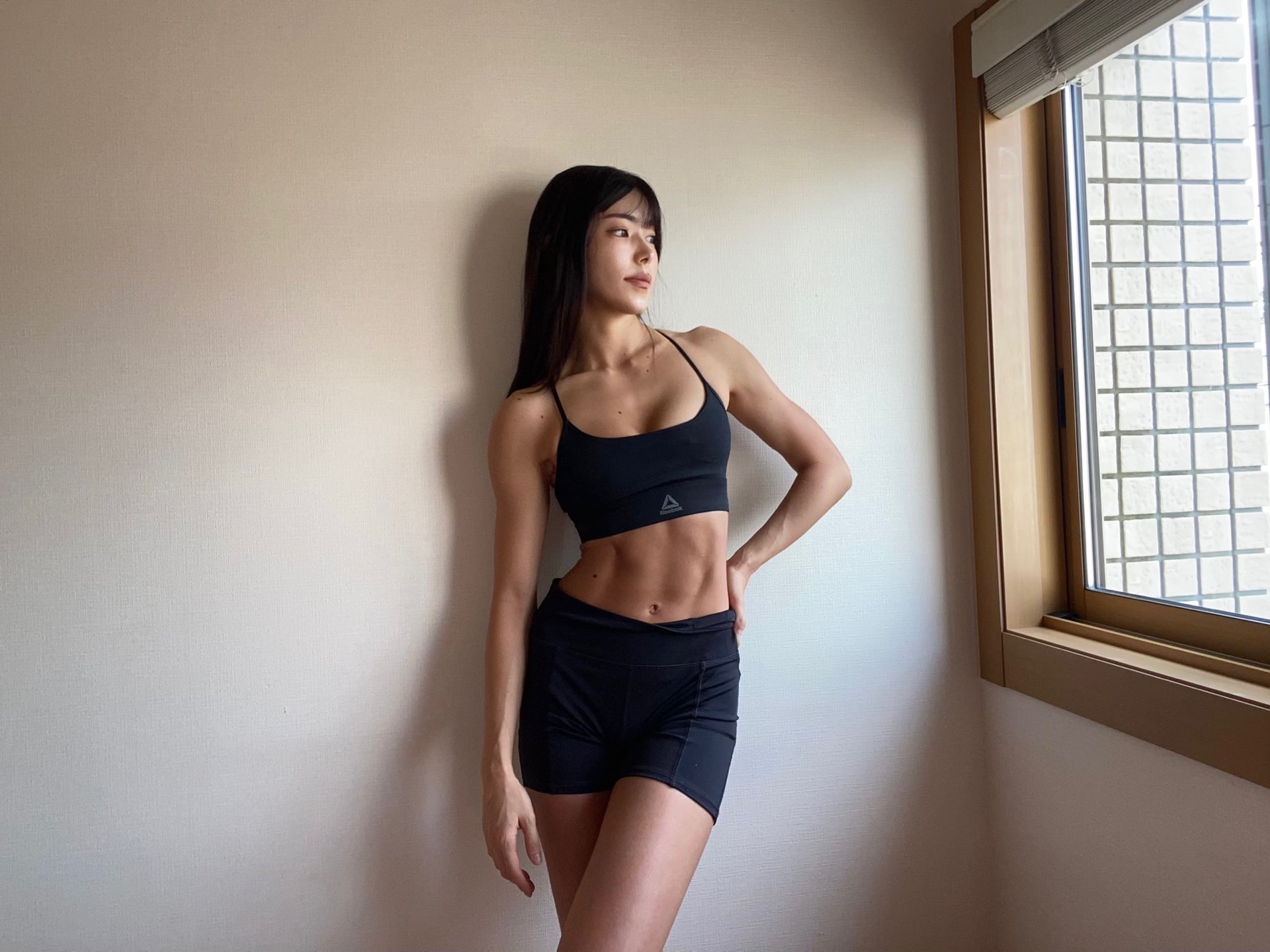 腹筋がすごい とももともものグラビア画像29選 チェキ撮れるアイドルの写真たち