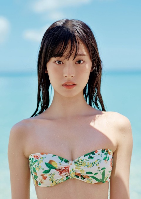 井本彩花 水着 画像 グラビア ビキニ_3952