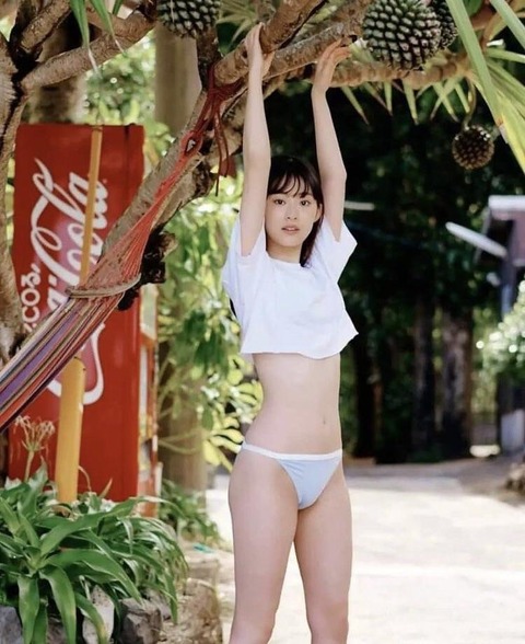 井本彩花 水着 画像 グラビア ビキニ_3953