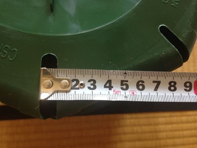 兼弥産業のスリットポット10号鉢幅広で短い方のスリットの幅