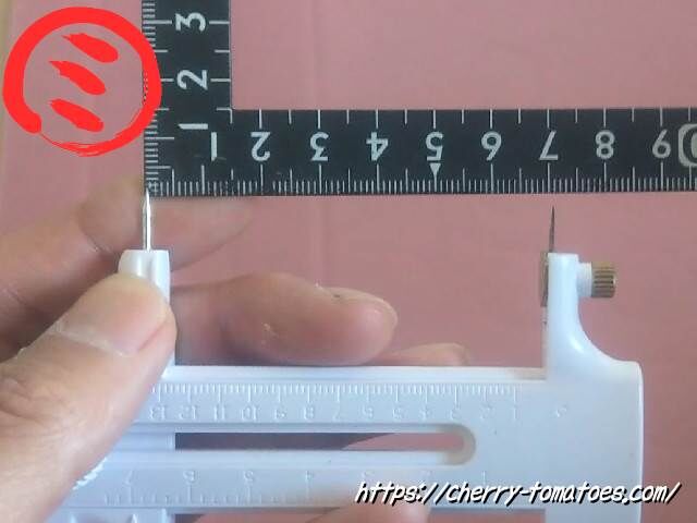 ダイソー9号鉢の底穴のサイズの直径約14㎝～15㎝ぐらいに合わせて