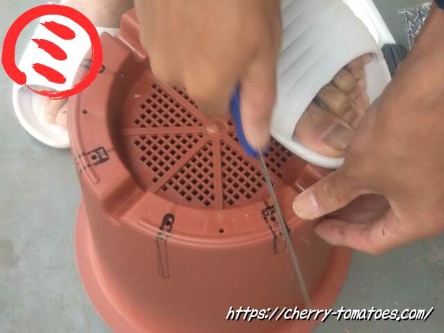 ダイソー9号鉢に100均ダイソーの押し引きノコギリで切ってみたとき