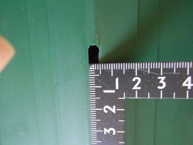 兼弥産業のスリットポット10号鉢細長い方のスリットの幅