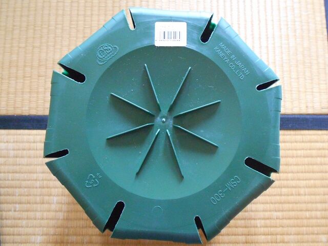 兼弥産業のスリットポット10号鉢のスリットの形状