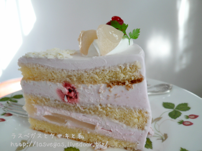 ラズベリーと白桃の純生ケーキ