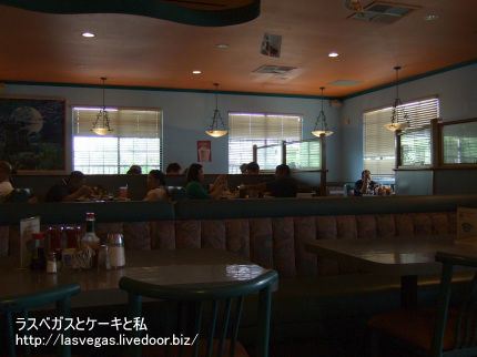 シャーリーズ店内