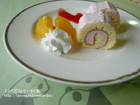 フツウのロールケーキ