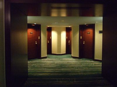 廊下から見たお部屋のお入り口