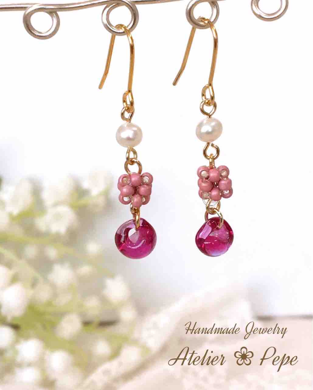ティアドロップビーズ エキゾチックピンク のピアス Emmie の宝石箱 大人可愛いアクセサリー