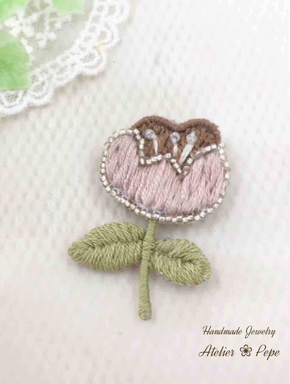 オートクチュール刺繍のブローチ Emmie の宝石箱 大人可愛いアクセサリー オートクチュール刺繍のブローチ Emmie の宝石箱 大人可愛いアクセサリー