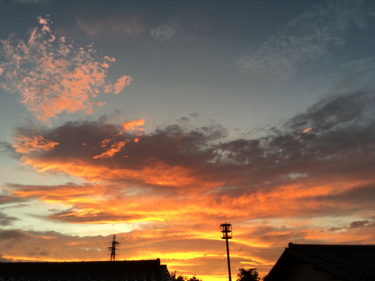 秋の夕焼け コモハウスのスタッフ ブログ 風のふるさとを探して
