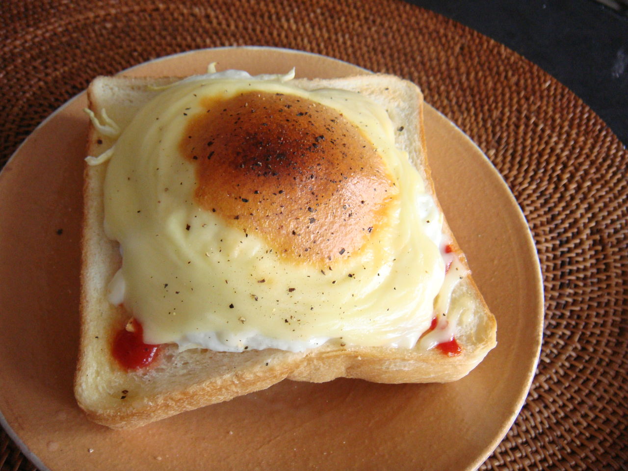 目玉焼きチーズトースト ひとり暮らし節約ごはんノート