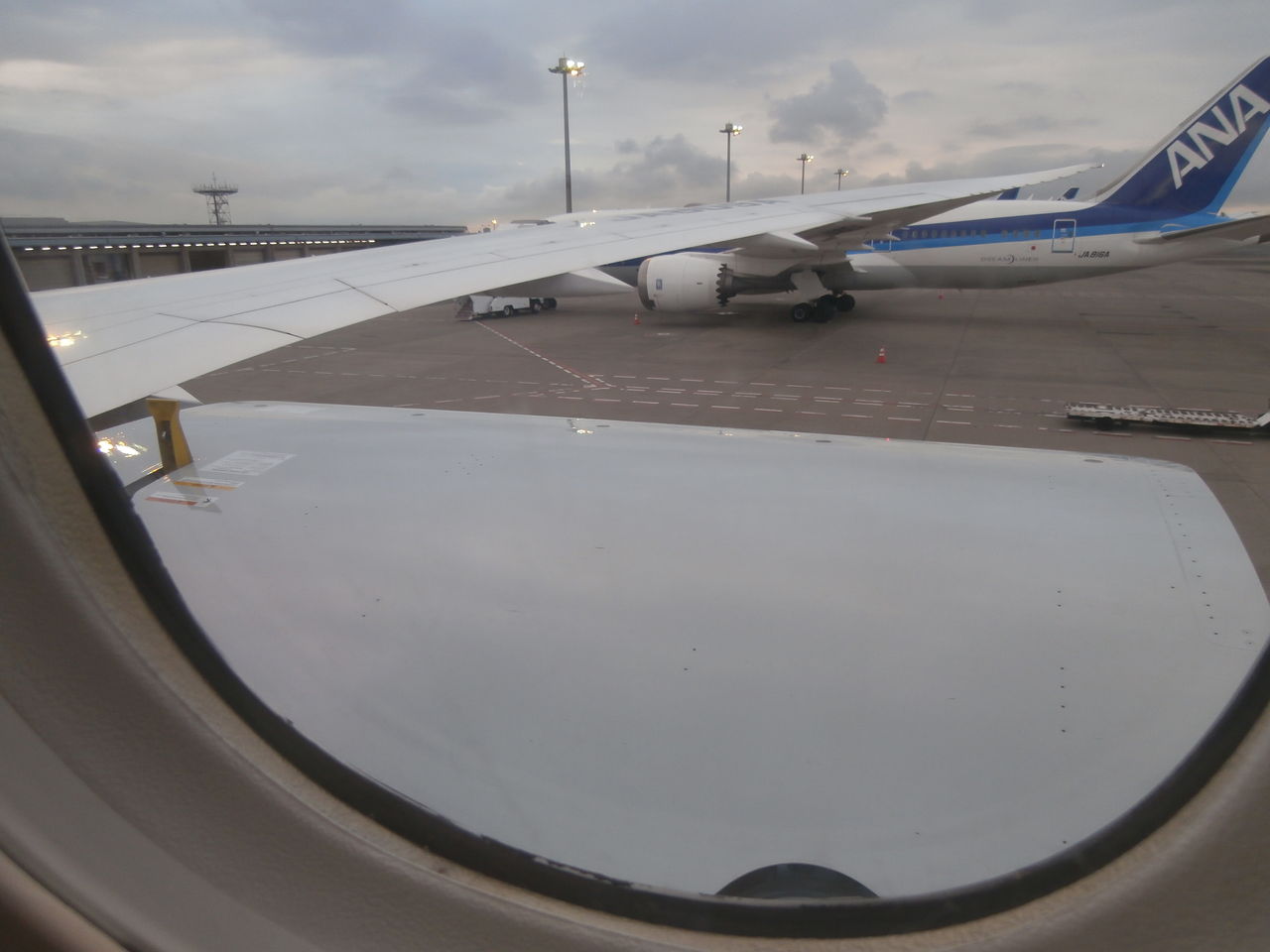 ａｎａ機空調不具合で機体変更 ３時間遅れで３千円 チェンライでテニス