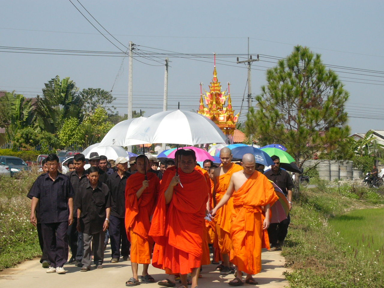 タイのお葬式 チェンライでテニス